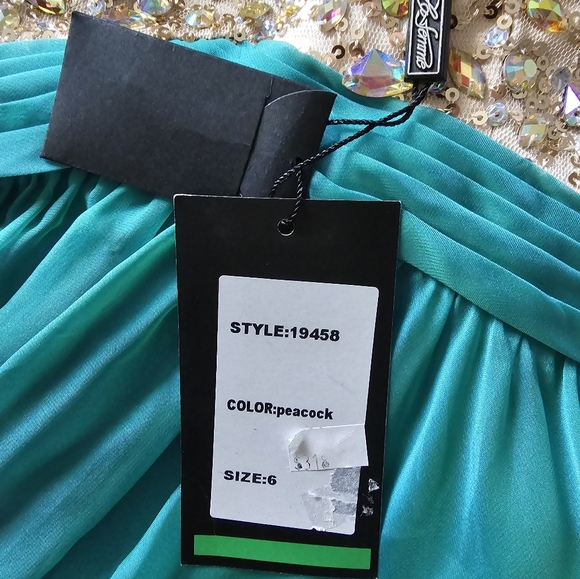 La Femme NWT Strapless Chiffon Dress With Sequin Bodice Size 6 Color Peacock - Picture 4 of 7